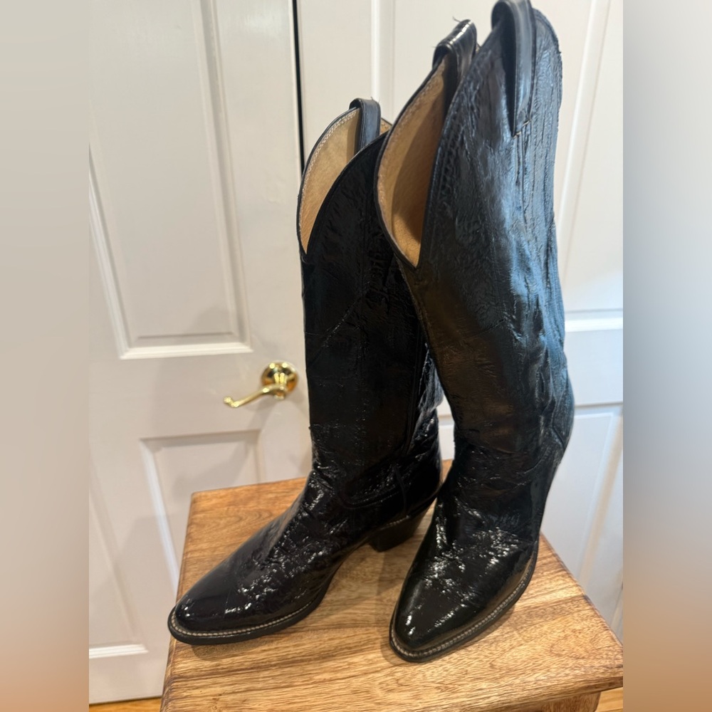 Women’s Justin Real Black Leather  Cowboy Boots size 7 fits like 7.5. W/ 2” heel